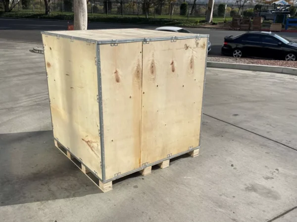 Sandbaggy Collapsible Wood Shipping Crate w/ Pallet (48″x48″x 48″)